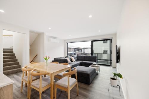 Christchurch City Centre Apartment | Unit 7 Group Getaways Made Easy in Central CHCH