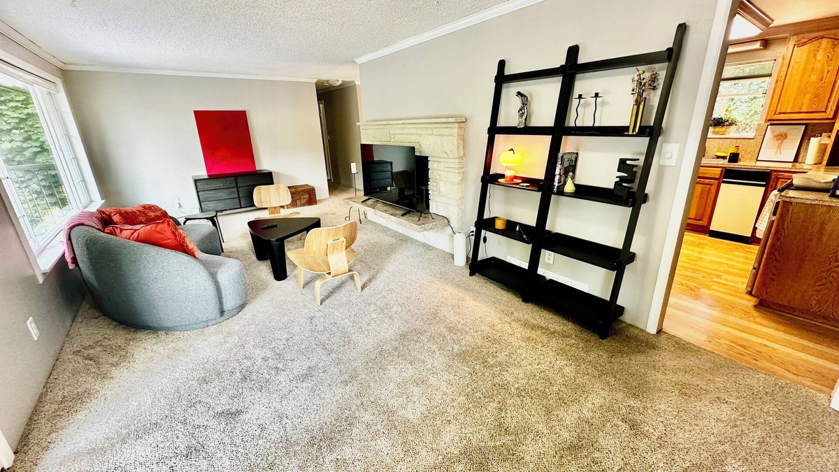 Federal Way House | Unit surrounded by treesnWasher and Dryer + Pet friendly!