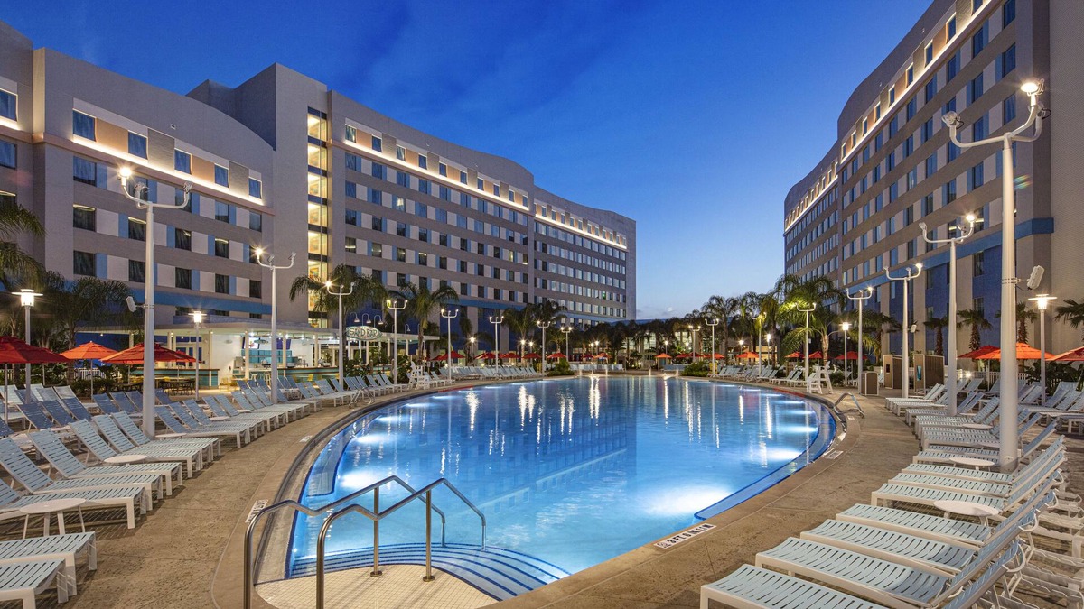 Florida Center Hotel | Universal's Endless Summer Resort - Surfside Inn and Suites