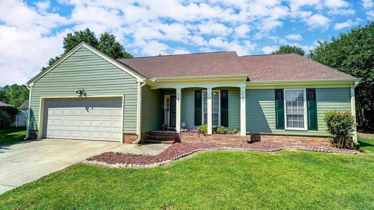 Charlotte House | University City Villa - Near UNCC,& PNC, Large Yard, Patio, Pet Friendly! Flash Deal: Save 15% Off!