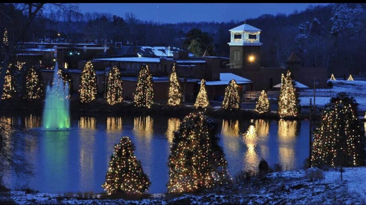 University Place Apartment | University Condo by the Lake, PNC & UNC-Charlotte - 2B 2 Ba