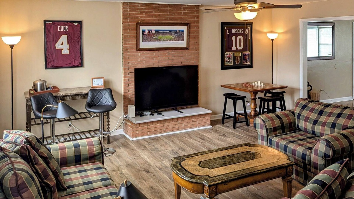 Tallahassee House | University Family & Friends House, 4 bedrooms,2 baths, sleeps 12,near FSU & FAMU