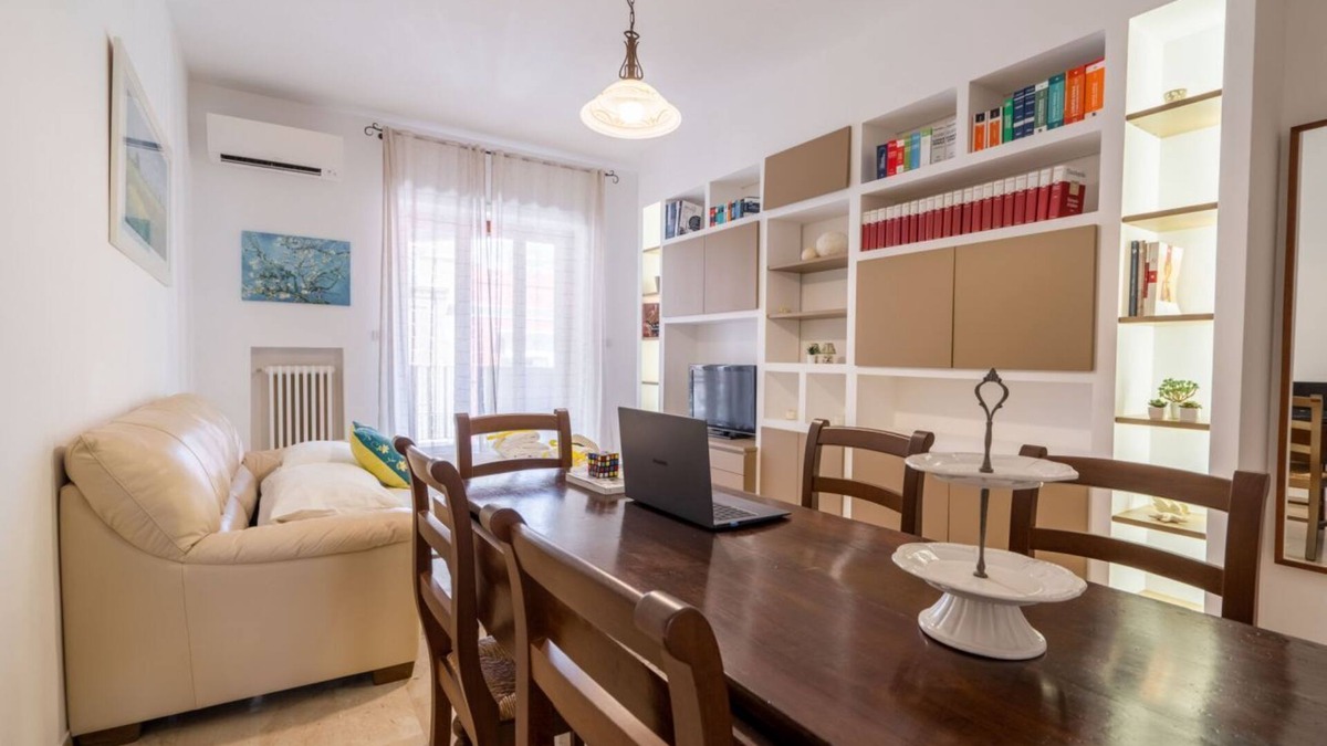 Bari City Centre Apartment | University & Station Airy Apartment with parking