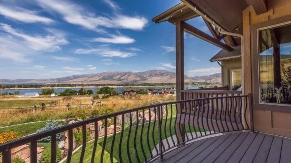 Ogden House | Unobstructed Lake View 10 min to Snowbasin, Sleeps 16