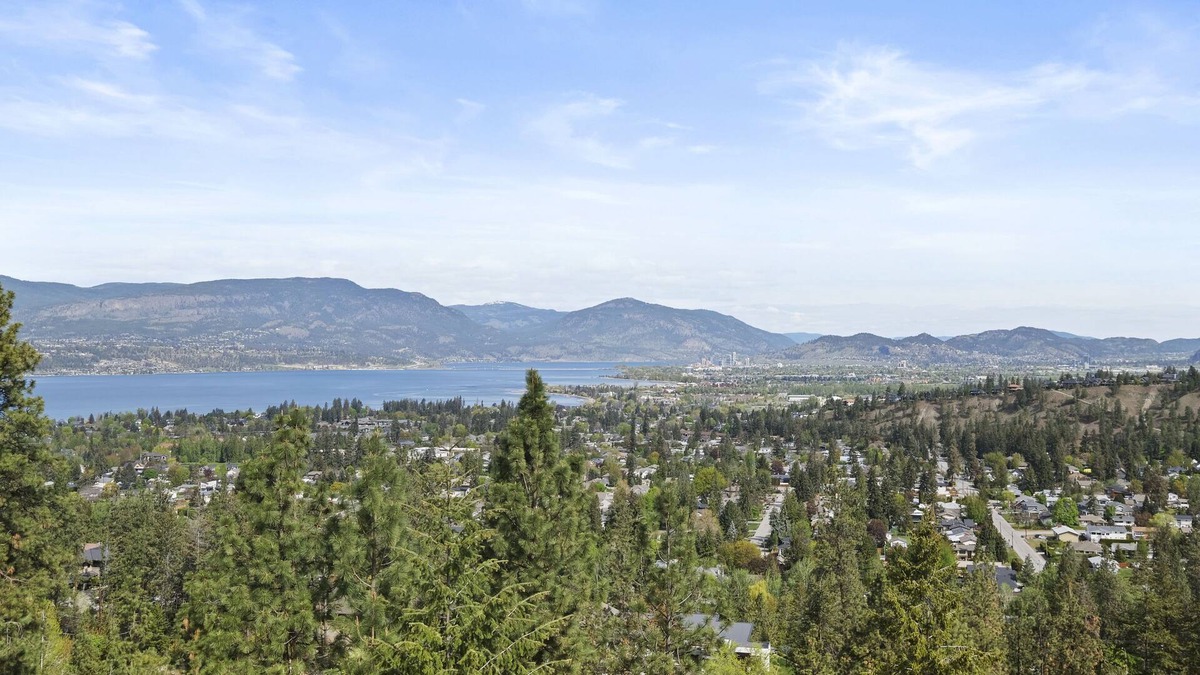 Southwest Mission House | Unobstructed View Of the Lake/City/Mountains -2 Bedroom&Den - Sleeps 5