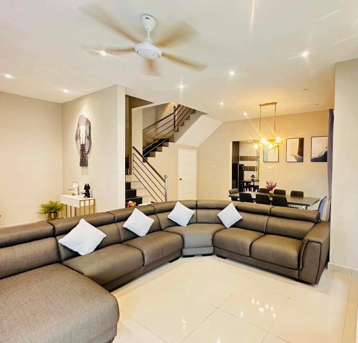 Taman Ilmu House | 《Untitled HomeStay》Sitiawan