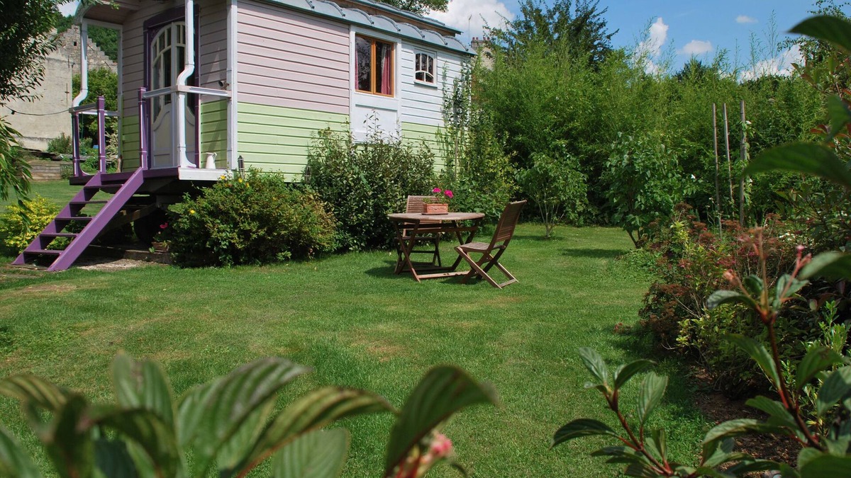 Noyant-et-Aconin House | UNUSUAL STAY IN A GYPSY CARAVAN WITH PRIVATE JACUZZI