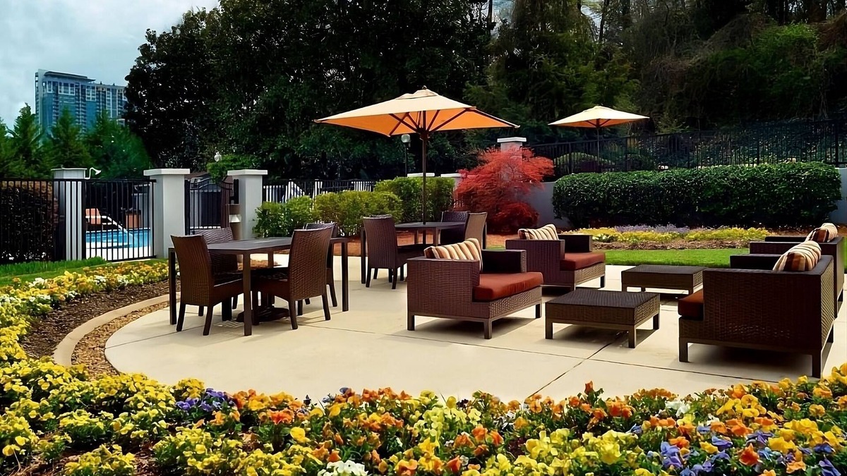 Home Park Hotel | Unwind and Stay at Atlanta Hotel! 2 Modern Units, Pets Allowed, Seasonal Pool!
