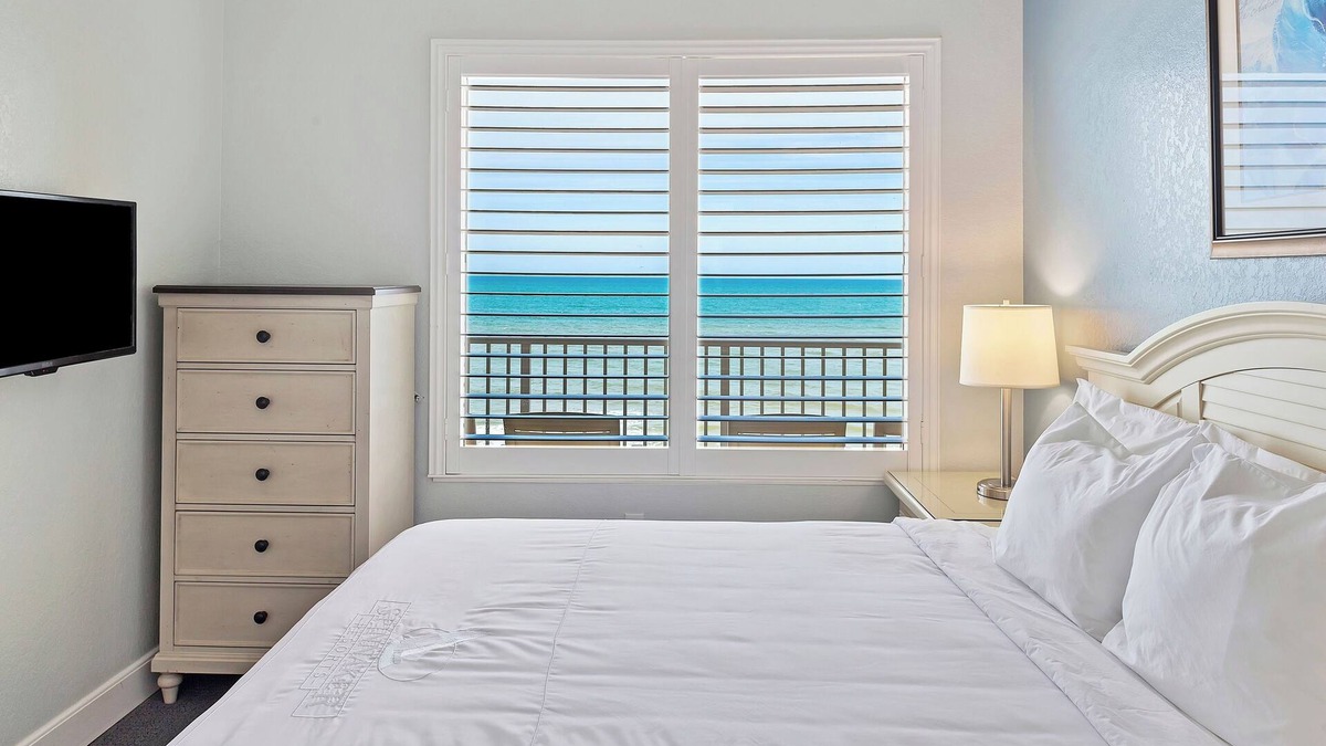 Ormond Beach Hotel | Unwind by the Sea—Spacious Condo Near Daytona Boardwalk & Speedway