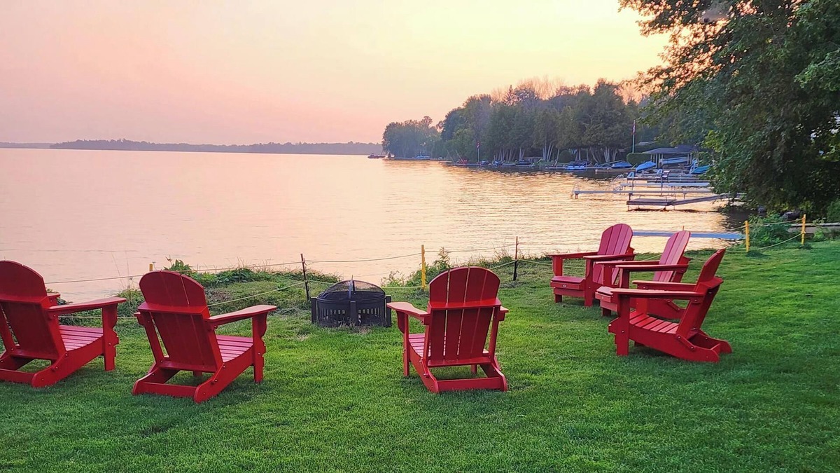 Fenelon Falls House | Unwind by the Water: Stylish Lakehouse Retreat in Kawartha Lakes
