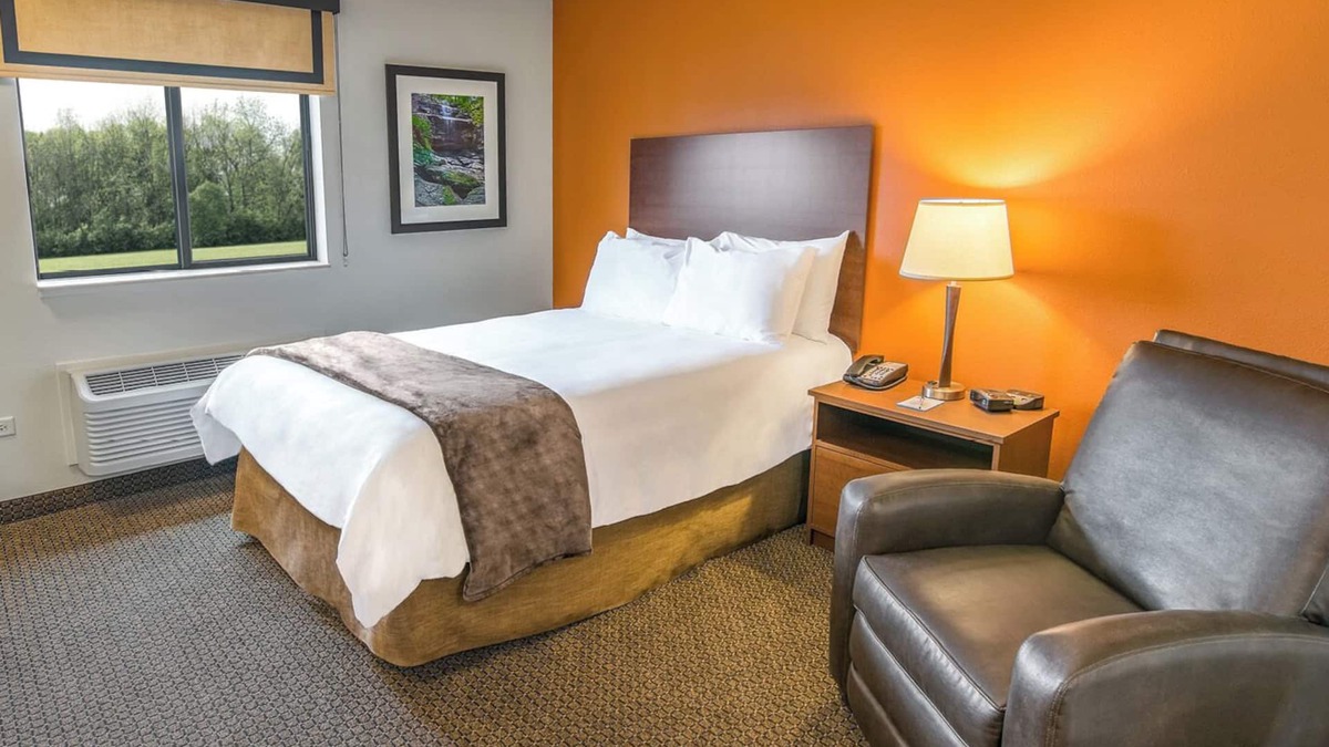 Davenport Hotel | Unwind in a Bright, Pet-Friendly Room Near Colonel Davenport House & Parks