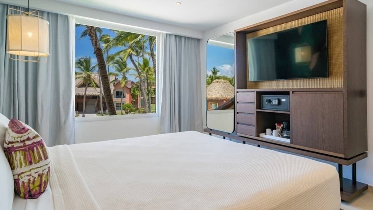Bavaro Hotel | Unwind in Beachfront Comfort – Explore Exciting Nearby Attractions! Pool!