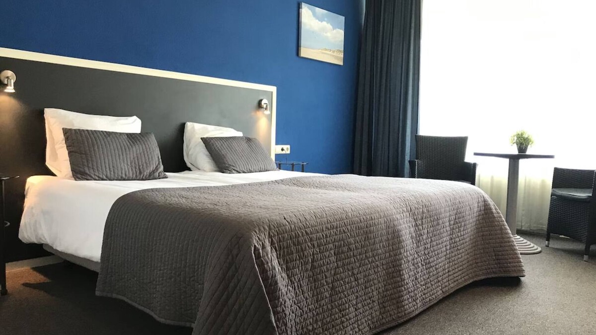 Renesse Hotel | Unwind in Cozy Haven w/Onsite Dining, Parking near Seaside Escape & Local sites