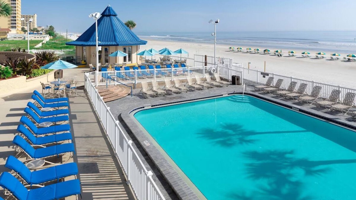 Daytona Beach Hotel | Unwind in Daytona Beach Style! Kitchenette, Outdoor Swimming Pool!