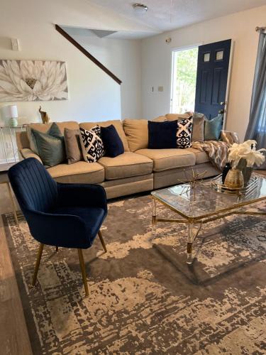 Paw Creek House | Unwind in Tranquil Style - Spacious 3-Bed Haven
