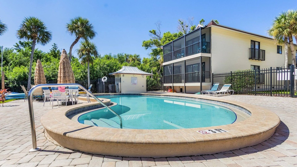 Englewood Condo | Unwind with Beach Bliss & Sunset Magic - Sunburst 113