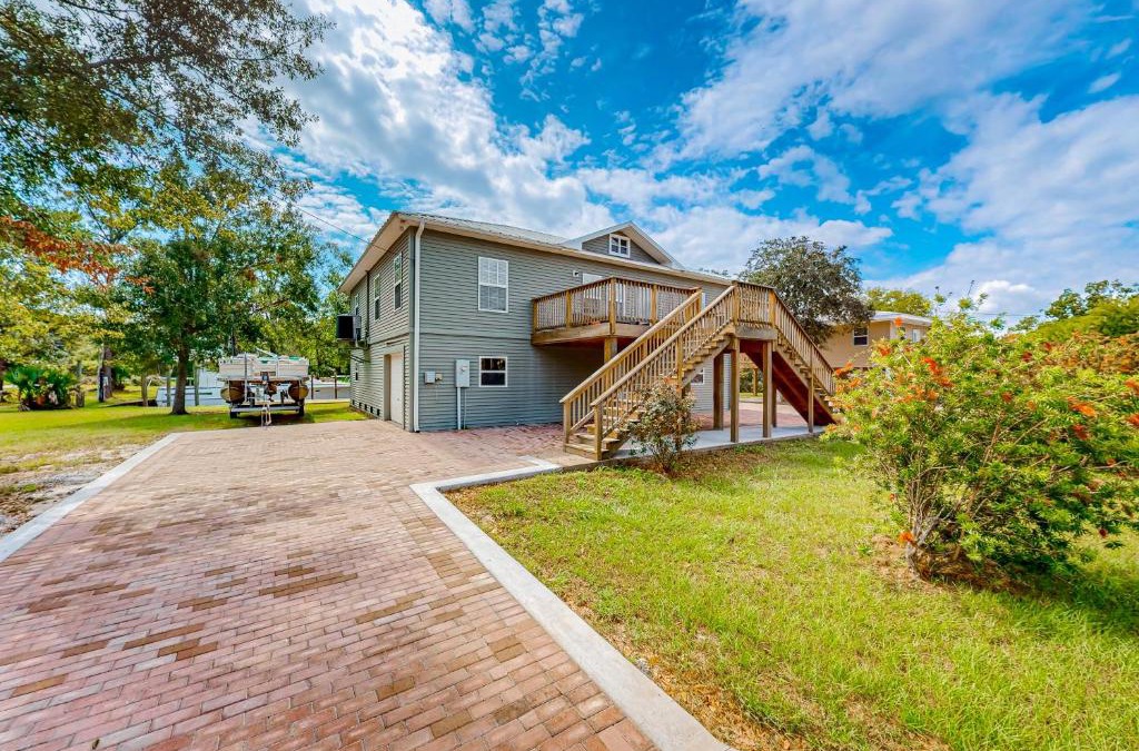 Shoreline Park House | Up a Lazy River