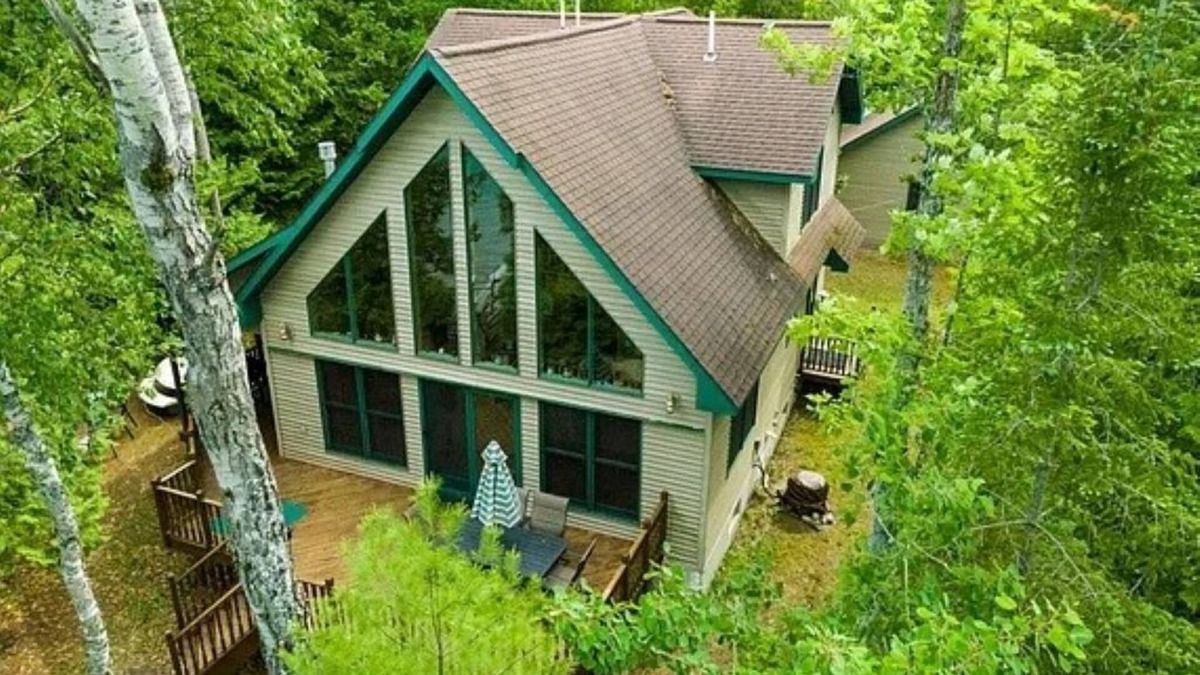 Presque Isle House | Up North Lakefront Rental Cabin on Lake Esau