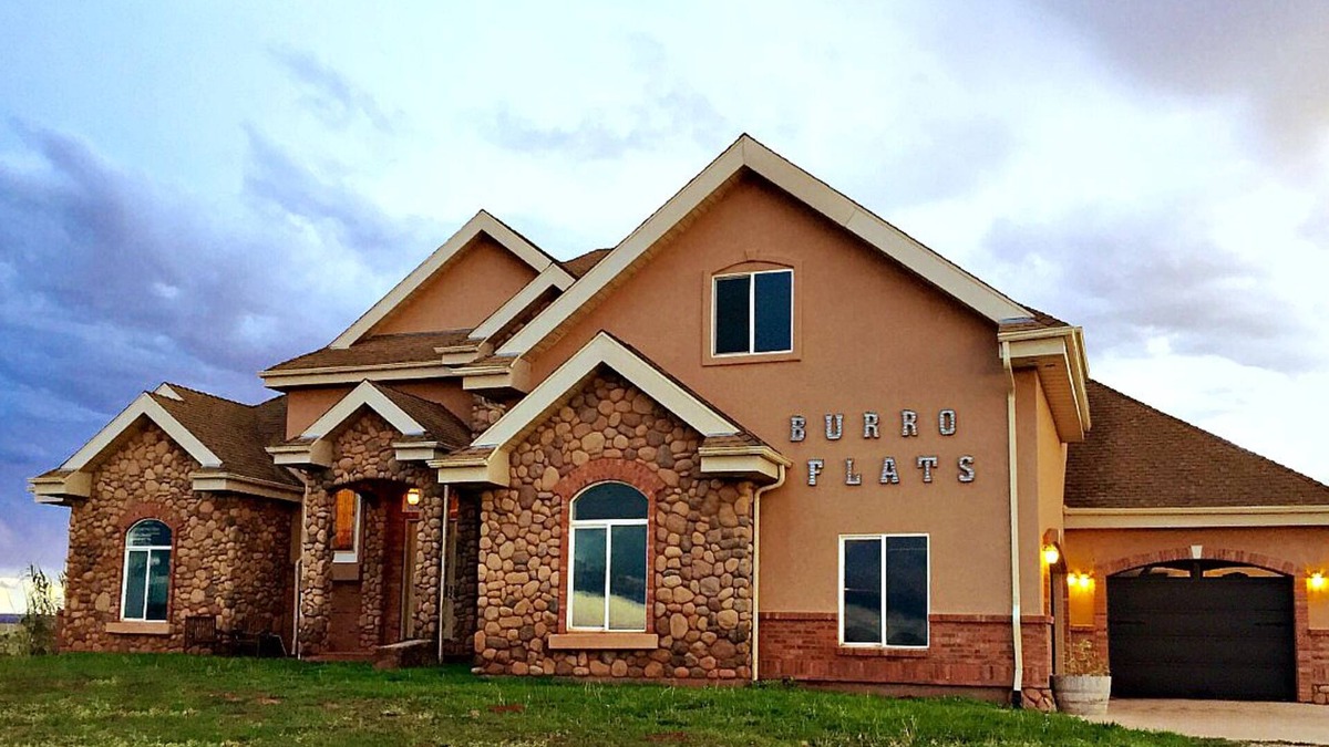 Kanab House | Up to 10 Guests in Kanab's 2nd Largest Home! 6 Bedrooms 6.5 Baths, Country, View