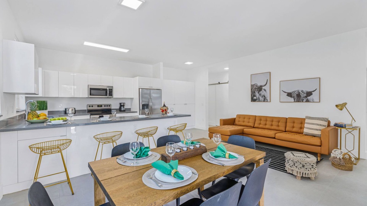 Liberty City House | UP TO 16 GUESTS! MODERN HOUSE NEAR WYNWOOD
