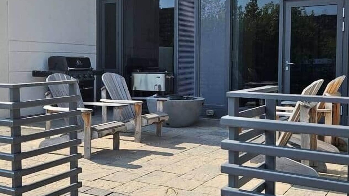 Richmond Hill House | Up-town, Two-Story loft