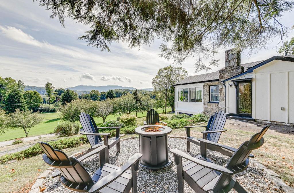 Waynesville House | Updated and Modern Waynesville Cottage with Fire Pit