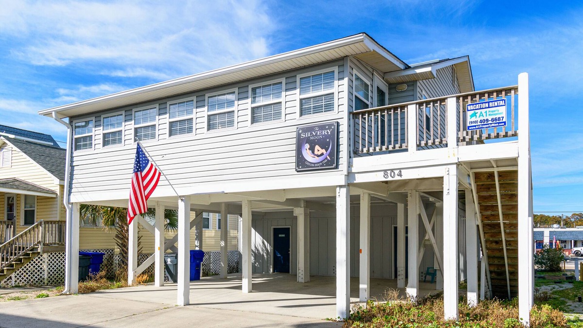 Carolina Beach Cottage | Updated beach cottage, ocean views. Tons of Outdoor Space!