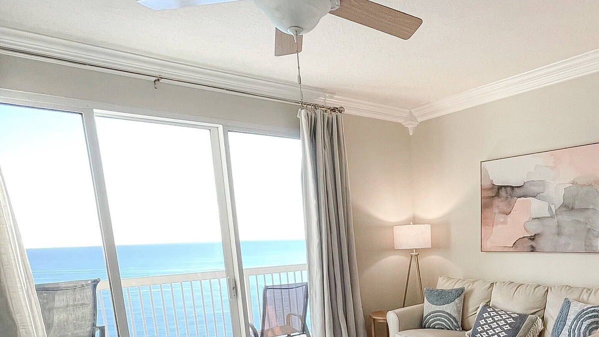 Miramar Beach Condo | 🏝Updated BEACHFRONT Condo - Beach Chair Service Included (Mar-Oct) Sleeps 6!🏖