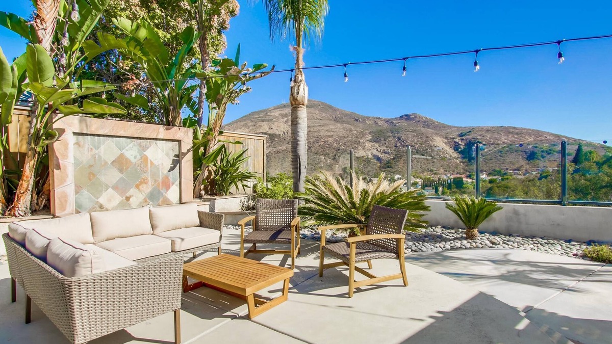 San Carlos House | Updated, Bright & Spacious; Centrally Located