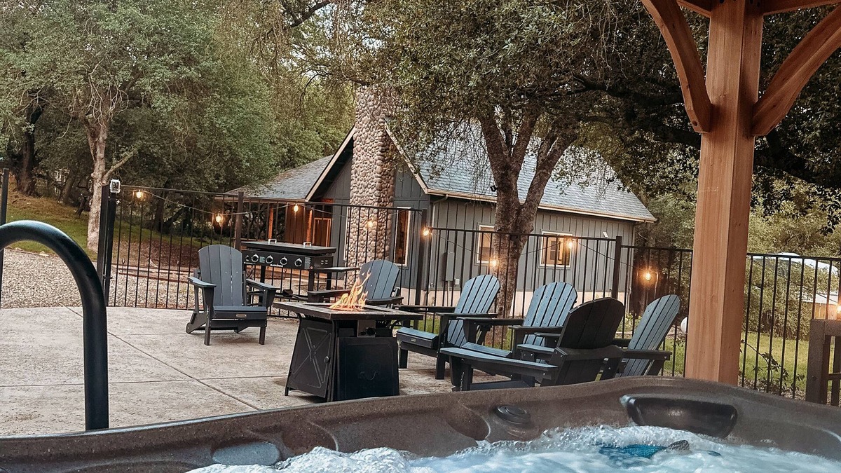 Three Rivers Cabin | Updated Cabin with POOL and SPA 5 minutes from Sequoias National Park