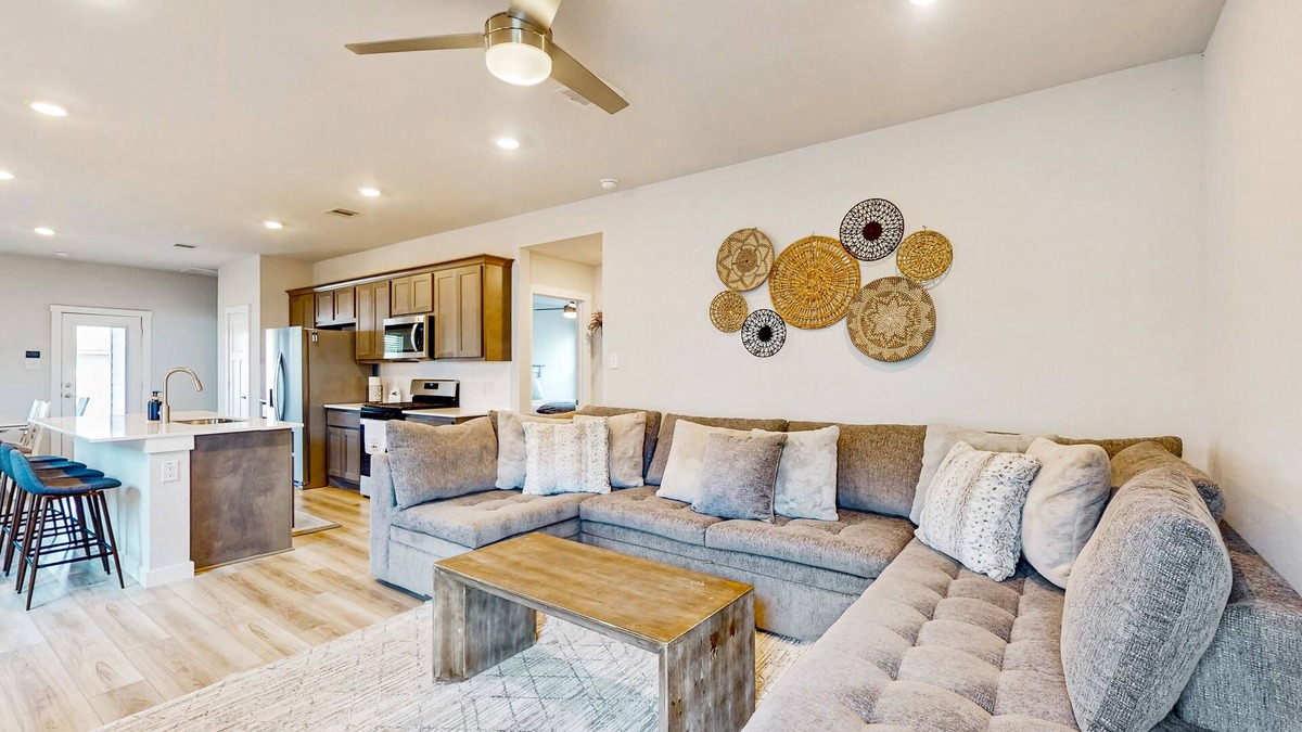 Wellborn House | Updated centrally located home: Explore all College Station has to offer