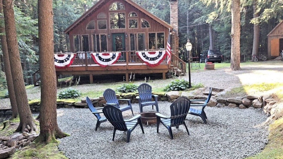 Wilmington Cabin | Updated Chalet. Minutes from Mt, Lakes and Golf.