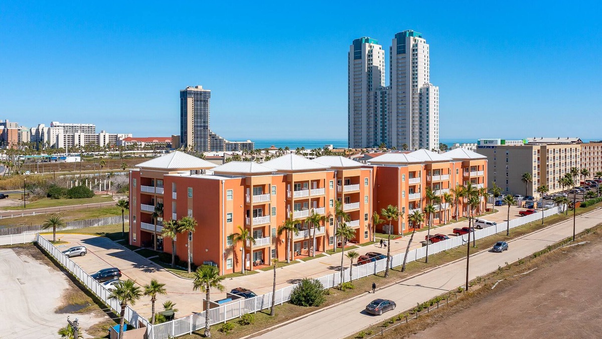 South Padre Island Condo | Updated Condo with Pool, Gym & BBQ Area - Near Beach!