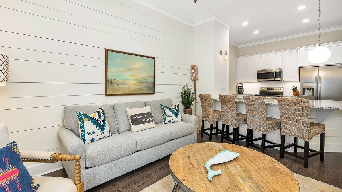 King City Condo | Updated condo with pool & steps to village