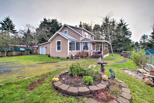 Coos Bay House | Updated Coos Bay Home about 2 Mi to Pacific Ocean