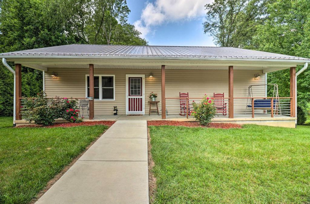 Waynesville House | Updated Cottage at Lake Junaluska Golf Course!