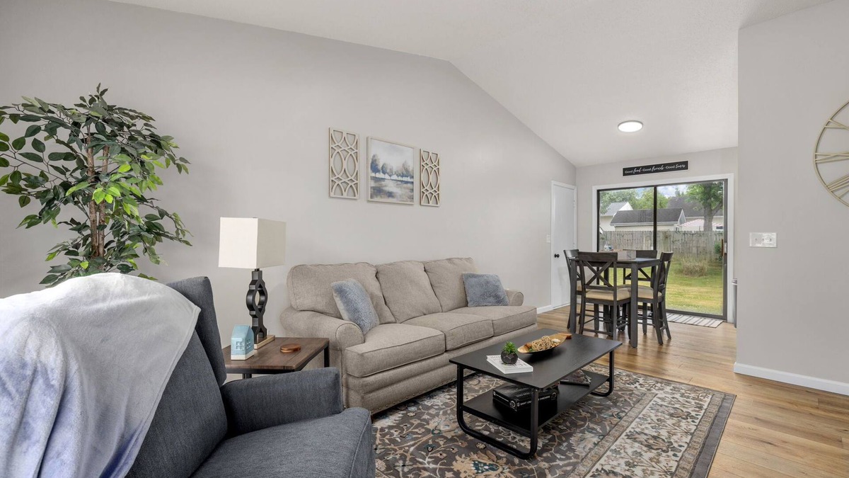 O'Fallon House | Updated & Cozy 3 BDR Home