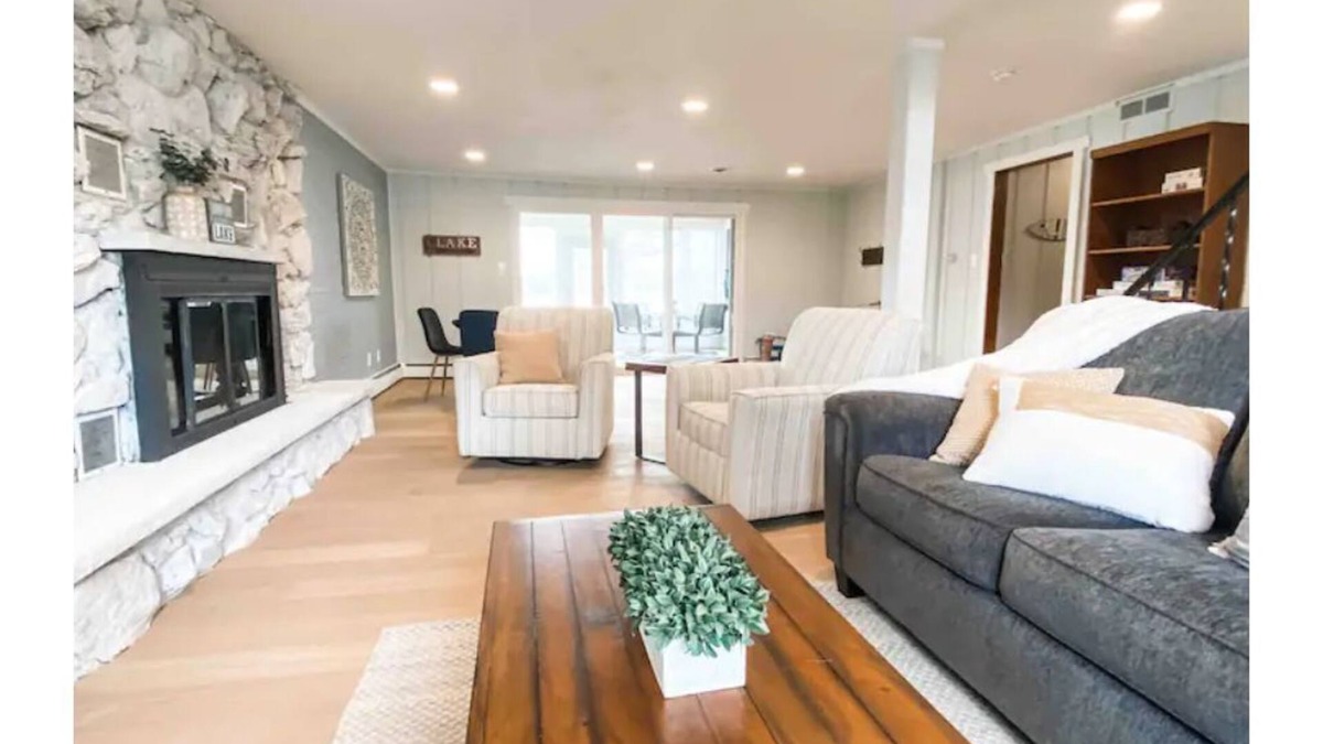 Paddock Lake House | Updated, Cozy Lakefront Cottage w/Sunset Views