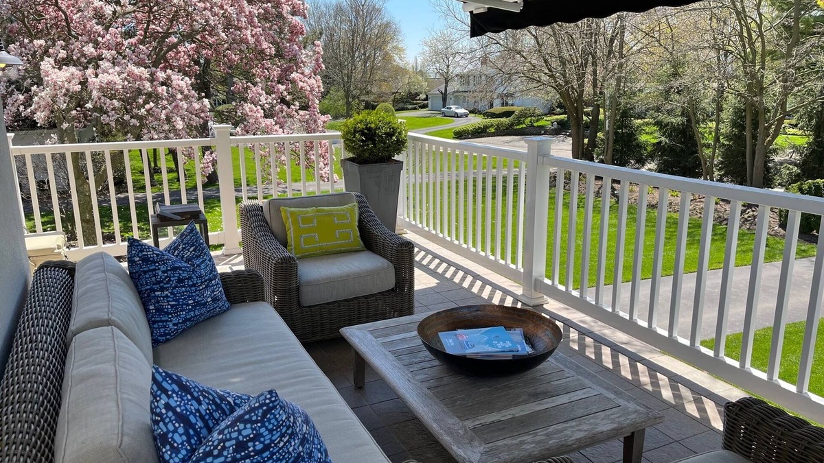 Grosse Pointe House | Updated, delightful Grosse Pointe hideaway-walking distance to GP city and Hill.