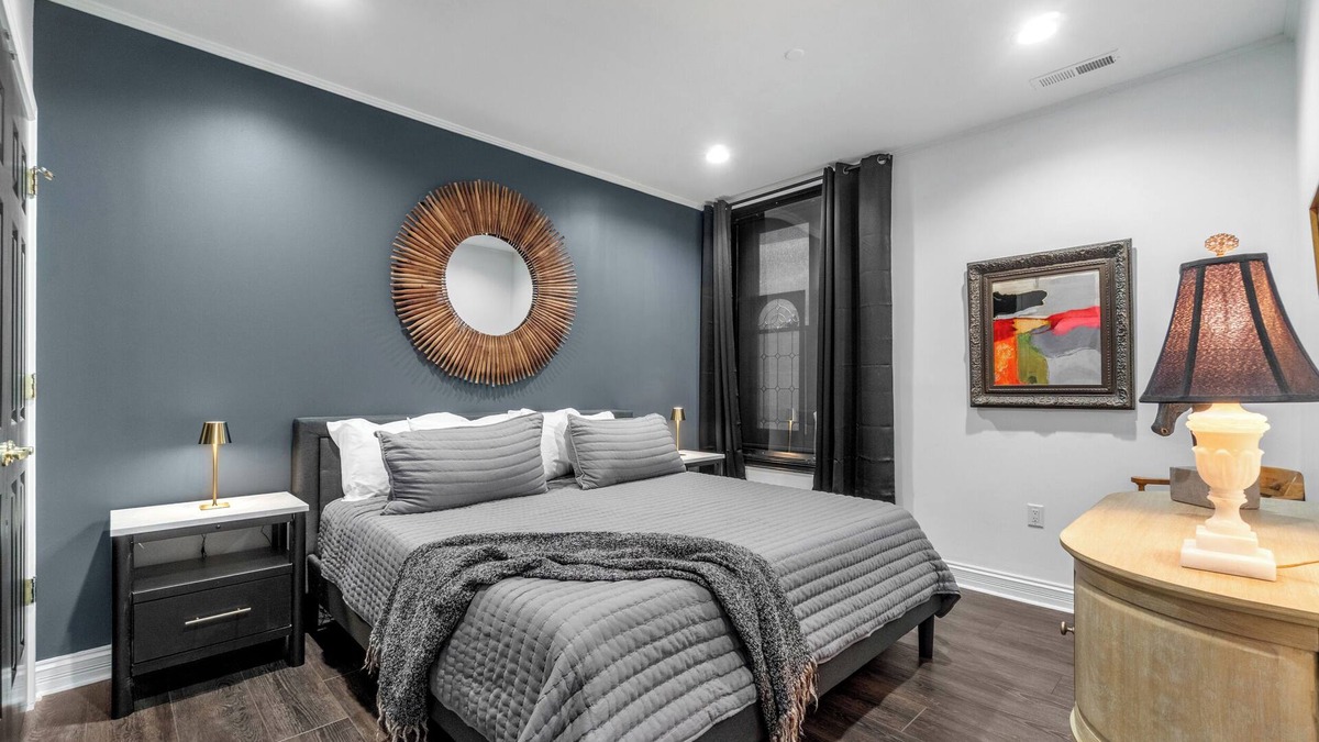 Downtown Louisville Condo | Updated Downtown Condo, King Bed, Free Parking