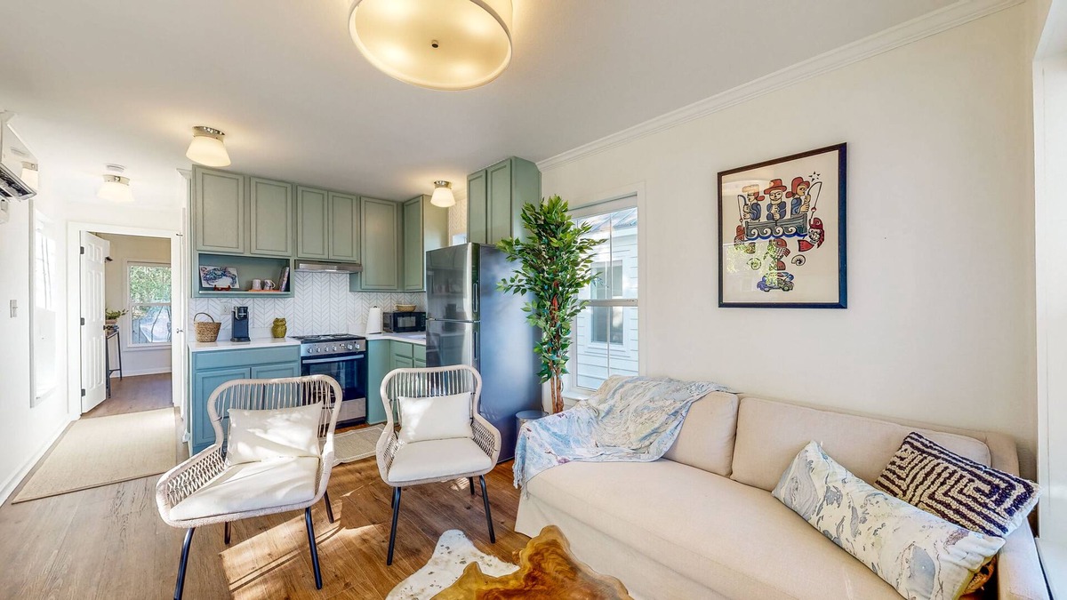 Ocean Springs Cabin | Updated Downtown Cottage - Community Garden Access