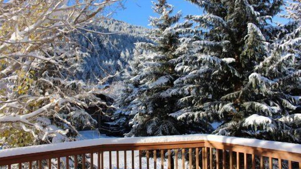 Eagle-Vail House | Updated Eagle-Vail 4 bedroom Duplex with Private Hot Tub and Sauna. Sleeps 10.