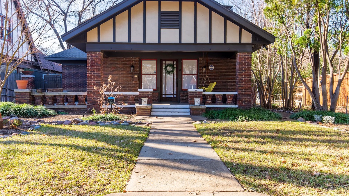 Junius Heights House | Updated East Dallas Home (Walkable to Lakewood)