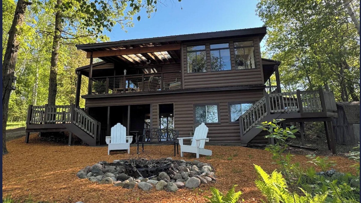 Pequot Lakes Cabin | Updated, fully-furnished 3+bedroom lake front cabin in beautiful Pequot Lakes.