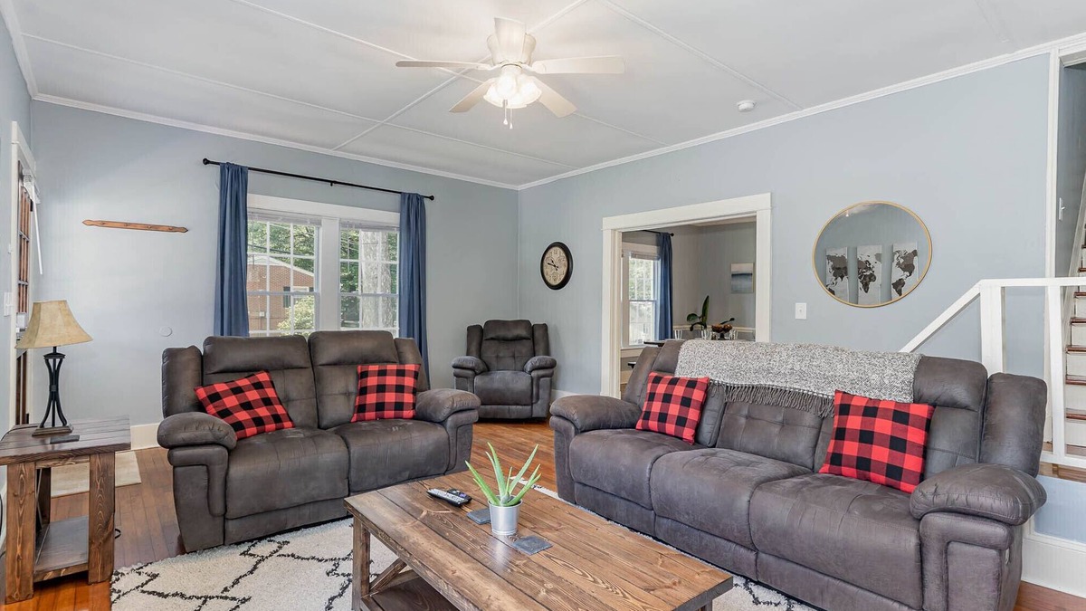 Sanford House | Updated historic 3b1.5b house minutes from old downtown w/deck & work space