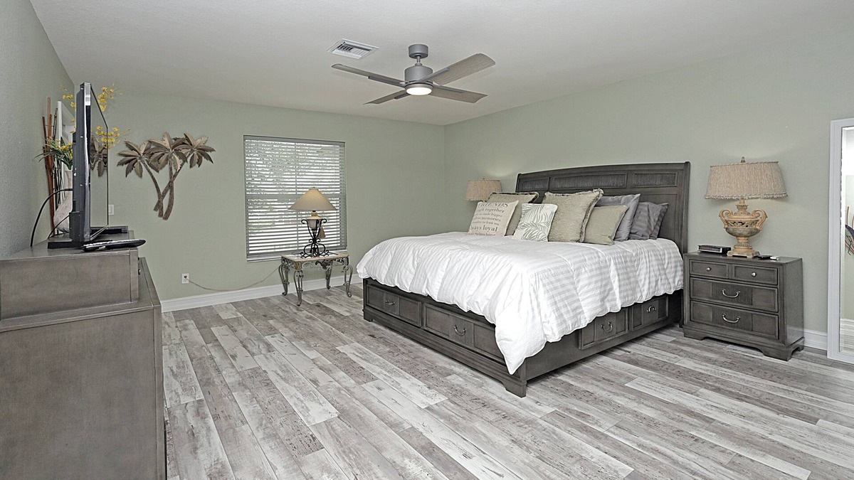 North Naples Villa | Updated Lakefront Villa!