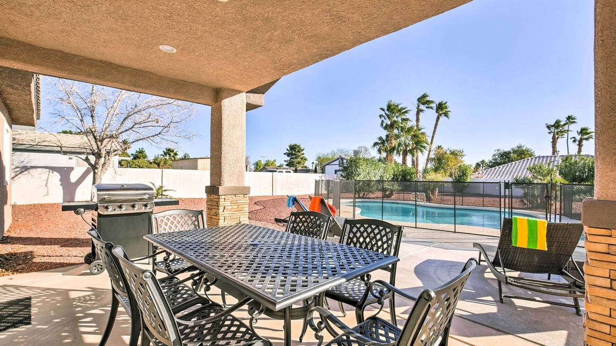 Las Vegas House | Updated Las Vegas House: Patio & Solar Heated Pool