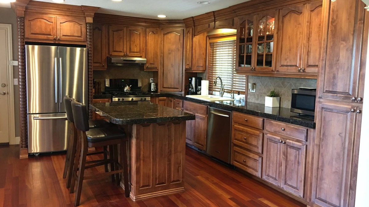 Happy Valley House | UPDATED: Mtn Top Upscale 4br with hot tub, Sauna, Jacuzzi, Mtn Views