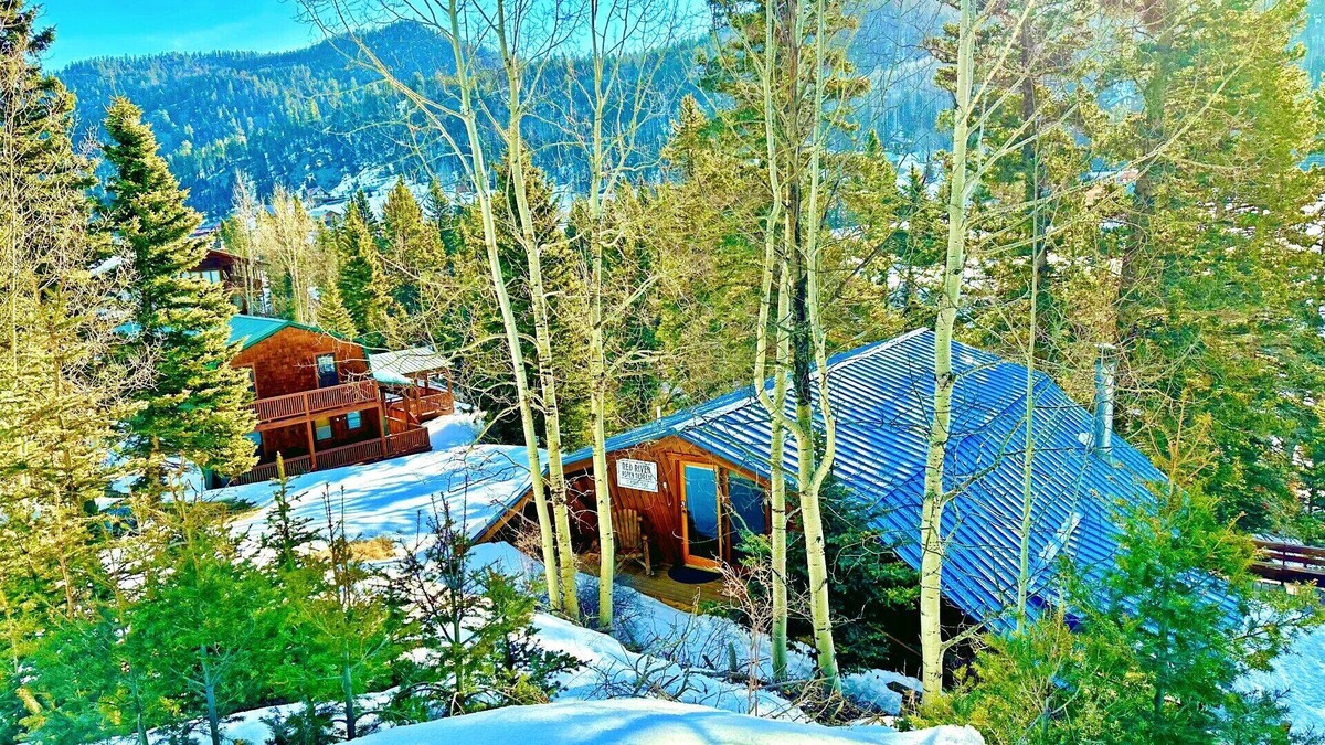 Taos Ski Valley Cabin | Updated Private Cabin with Mountain and Red River Views Mins to Town/Lifts Wi-Fi