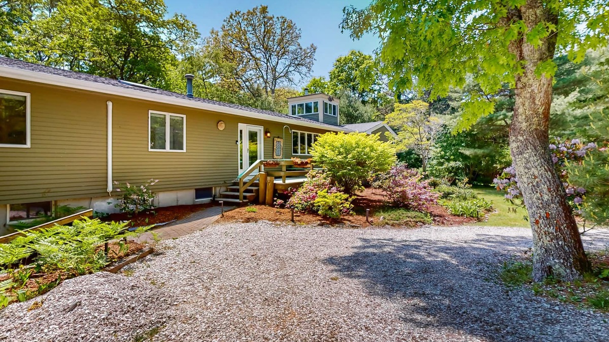 Monument Beach House | Updated ranch house with amazing deck & yard - 1 mile to the beach